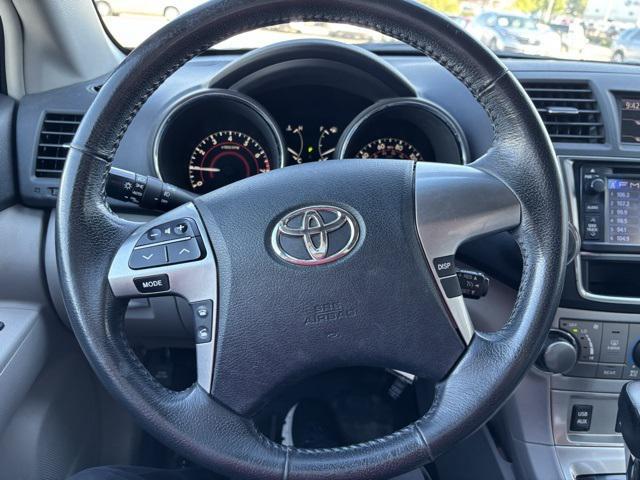 Photo of 2013 Magnetic Gray Metallic Toyota Highlander