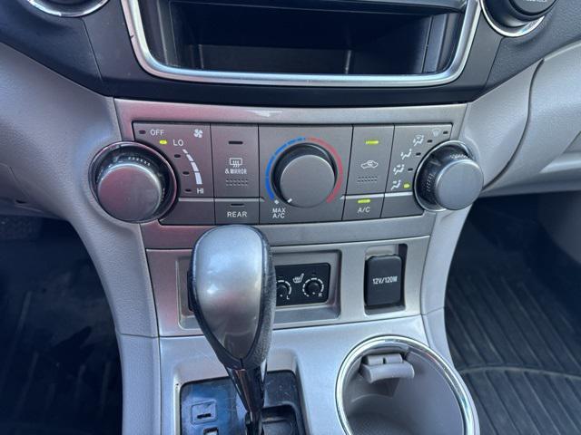 Photo of 2013 Magnetic Gray Metallic Toyota Highlander