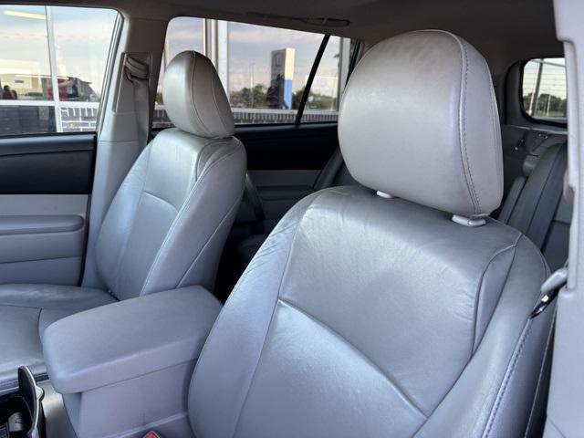 Photo of 2013 Magnetic Gray Metallic Toyota Highlander
