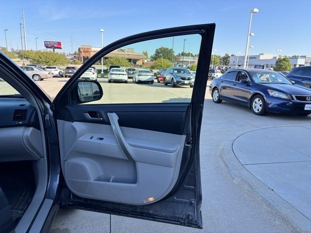 Photo of 2013 Magnetic Gray Metallic Toyota Highlander