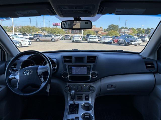 Photo of 2013 Magnetic Gray Metallic Toyota Highlander