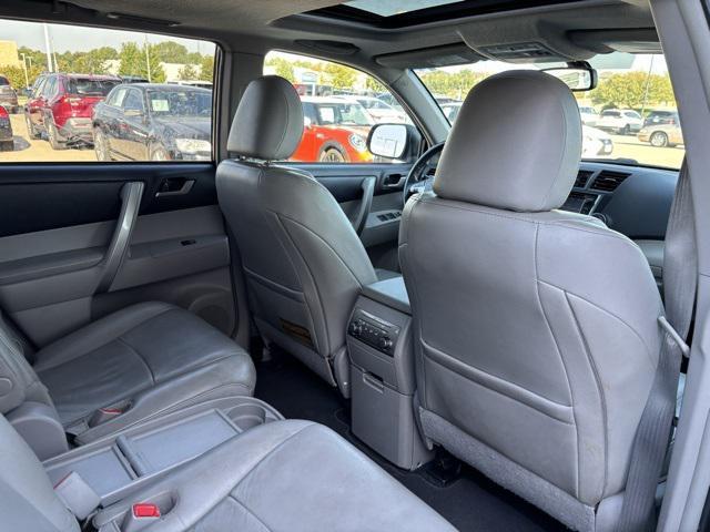Photo of 2013 Magnetic Gray Metallic Toyota Highlander