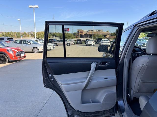 Photo of 2013 Magnetic Gray Metallic Toyota Highlander