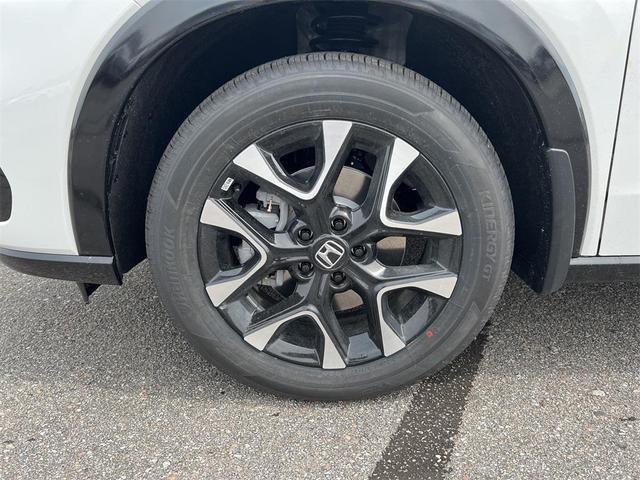 Photo of 2026 Platinum White Pearl Honda HR-V