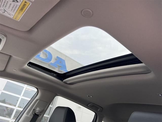 Photo of 2026 Platinum White Pearl Honda HR-V
