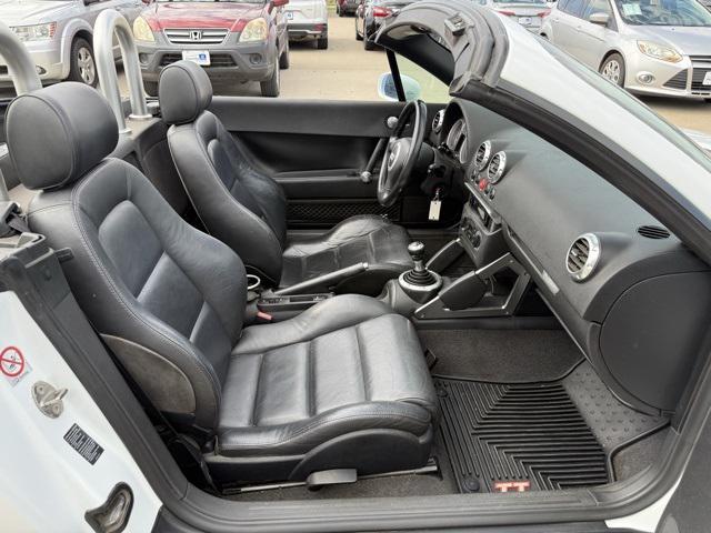 Photo of 2002 Brilliant White/Black Roof Audi TT