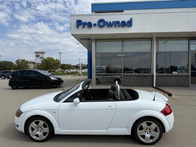 Photo of 2002 Brilliant White/Black Roof Audi TT