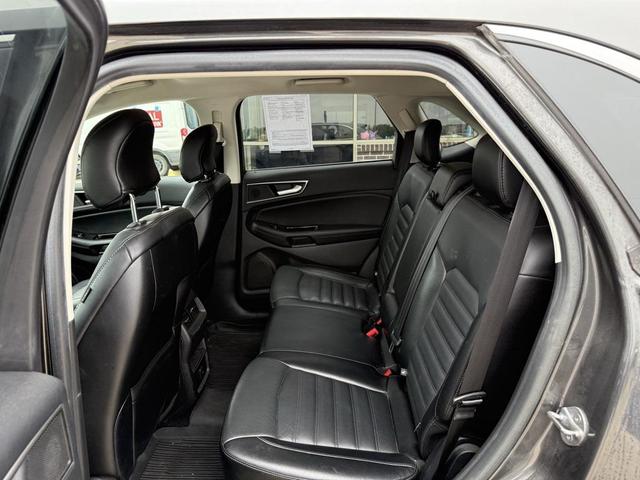 Photo of 2017 Magnetic Metallic Ford Edge