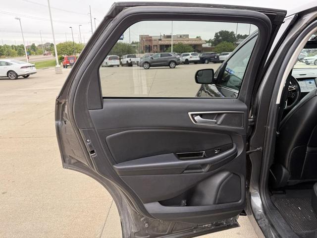 Photo of 2017 Magnetic Metallic Ford Edge
