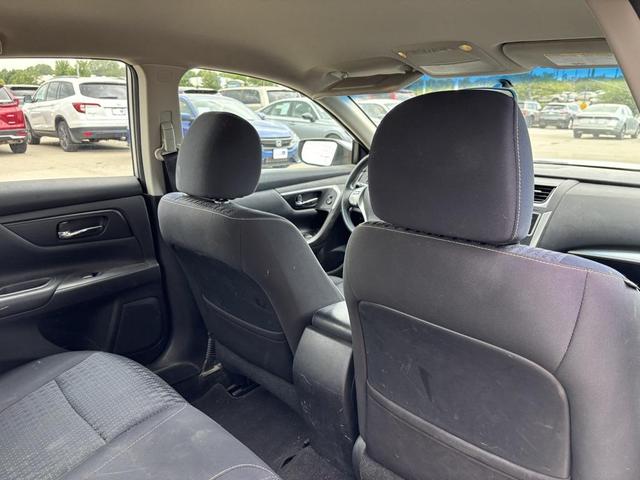 Photo of 2016 Brilliant Silver Nissan Altima