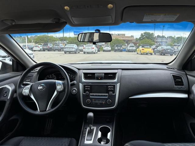 Photo of 2016 Brilliant Silver Nissan Altima