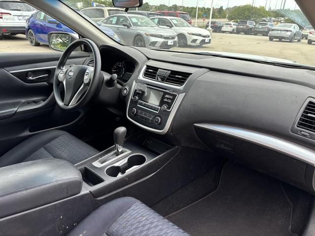 Photo of 2016 Brilliant Silver Nissan Altima