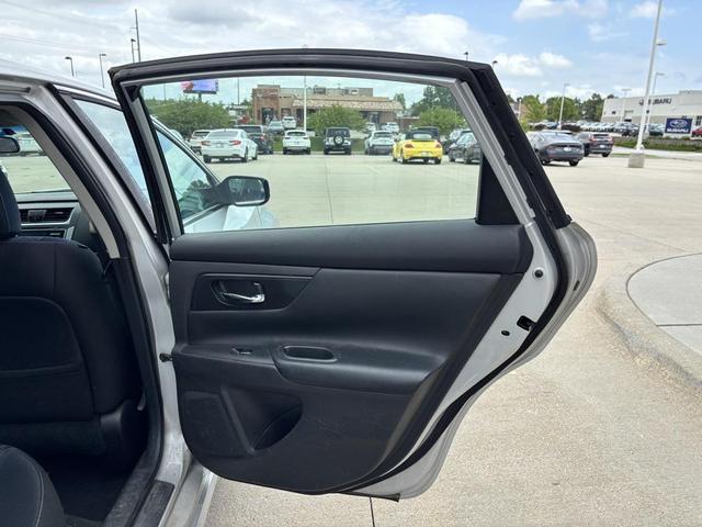 Photo of 2016 Brilliant Silver Nissan Altima
