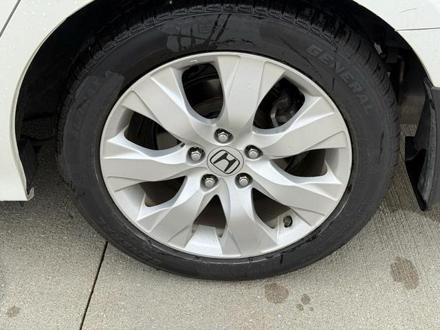 Photo of 2010 White Diamond Pearl Honda Accord