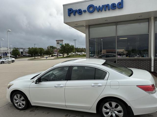 Photo of 2010 White Diamond Pearl Honda Accord