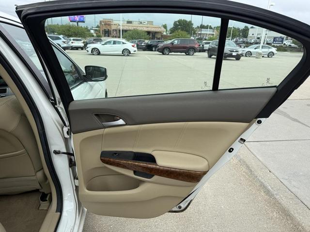 Photo of 2010 White Diamond Pearl Honda Accord