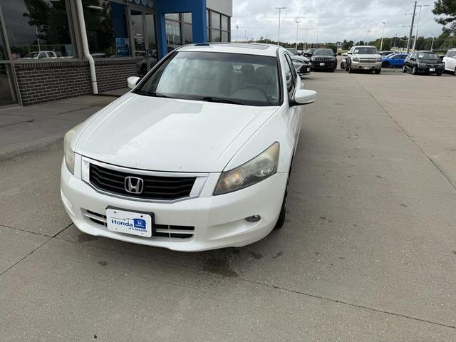 Photo of 2010 White Diamond Pearl Honda Accord