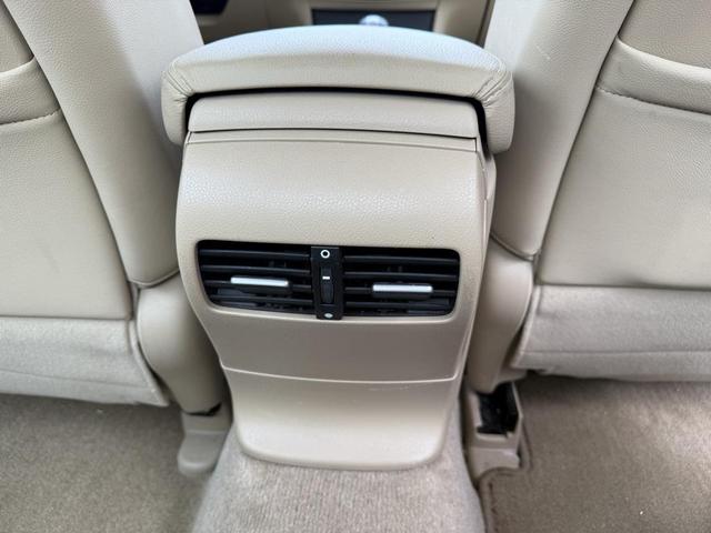 Photo of 2010 White Diamond Pearl Honda Accord