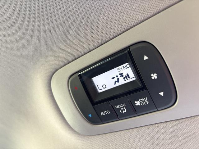 Photo of 2018 White Diamond Pearl Honda Odyssey