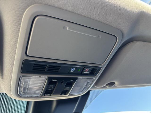 Photo of 2018 White Diamond Pearl Honda Odyssey