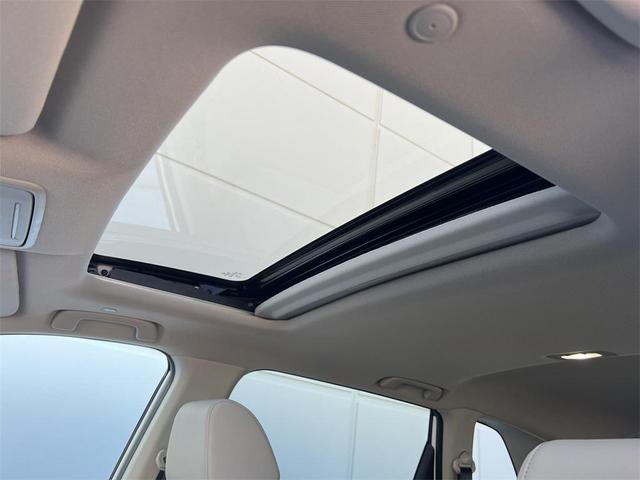 Photo of 2026 Platinum White Pearl Honda CR-V