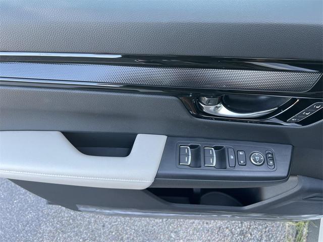 Photo of 2026 Platinum White Pearl Honda CR-V