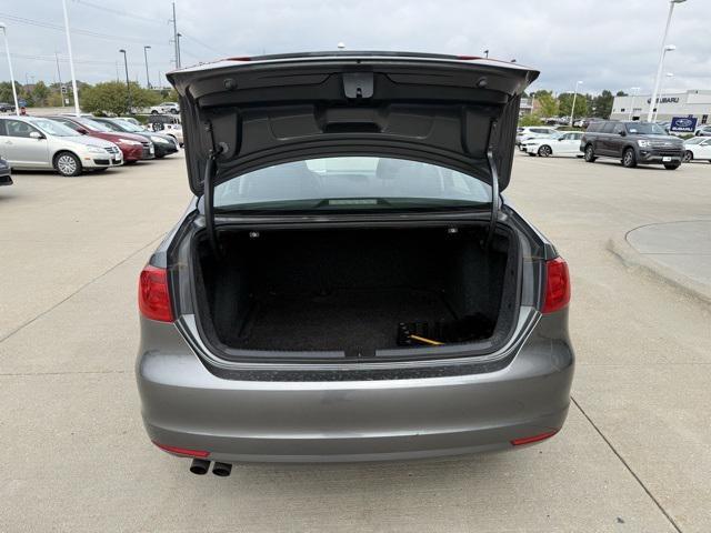 Photo of 2011 Platinum Gray Metallic Volkswagen Jetta