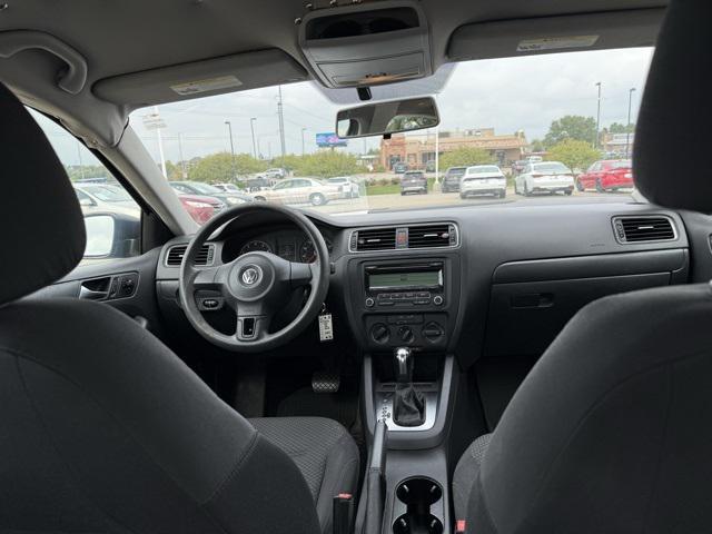 Photo of 2011 Platinum Gray Metallic Volkswagen Jetta