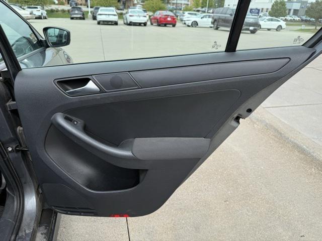 Photo of 2011 Platinum Gray Metallic Volkswagen Jetta