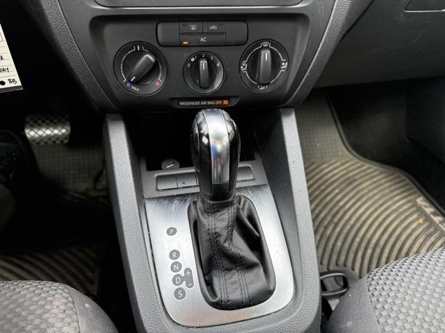 Photo of 2011 Platinum Gray Metallic Volkswagen Jetta