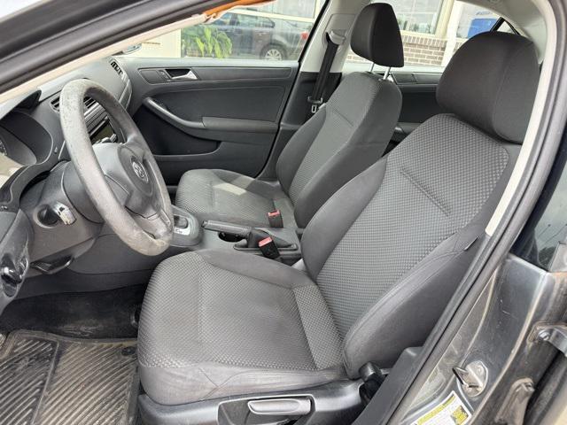 Photo of 2011 Platinum Gray Metallic Volkswagen Jetta