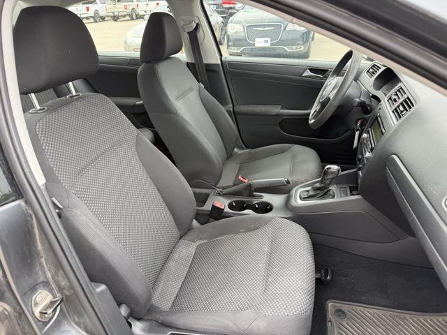 Photo of 2011 Platinum Gray Metallic Volkswagen Jetta