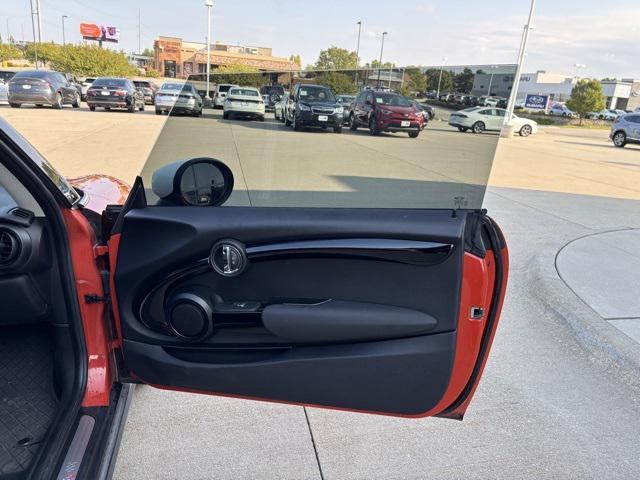 Photo of 2020 Orange Metallic MINI Hardtop