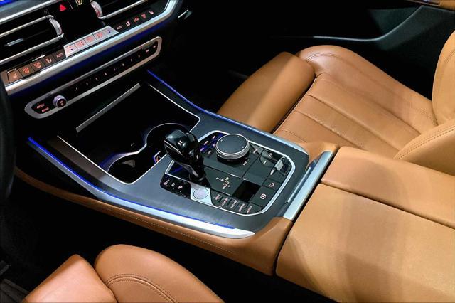 Photo of 2022 Mineral White Metallic BMW X7