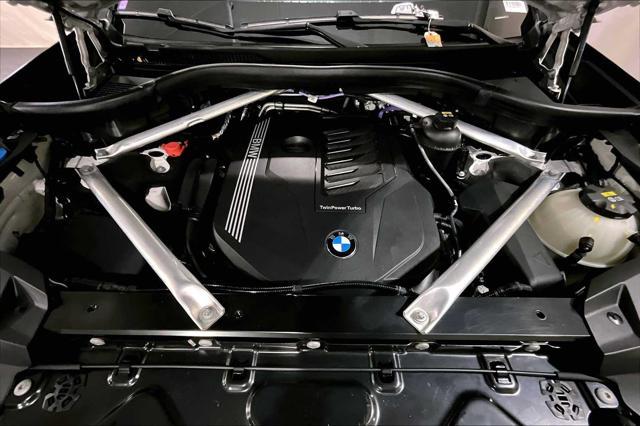 Photo of 2022 Mineral White Metallic BMW X7