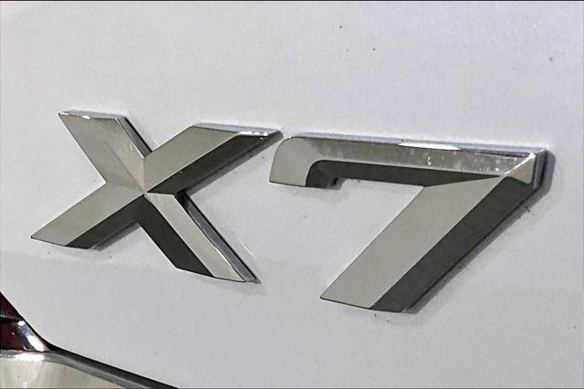 Photo of 2022 Mineral White Metallic BMW X7