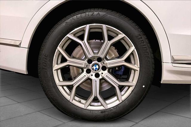 Photo of 2022 Mineral White Metallic BMW X7