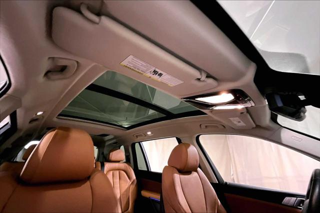 Photo of 2022 Mineral White Metallic BMW X7