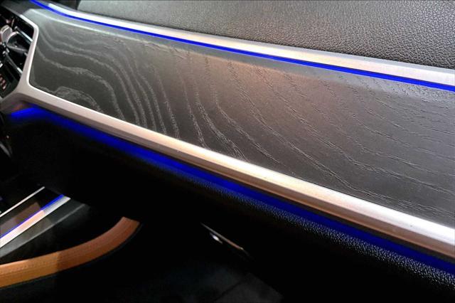 Photo of 2022 Mineral White Metallic BMW X7