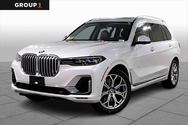 Photo of 2022 Mineral White Metallic BMW X7