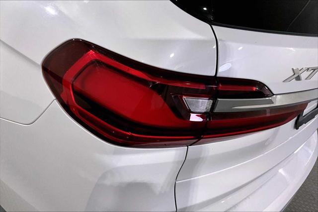 Photo of 2022 Mineral White Metallic BMW X7