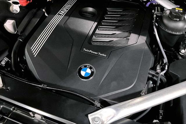 Photo of 2022 Mineral White Metallic BMW X7