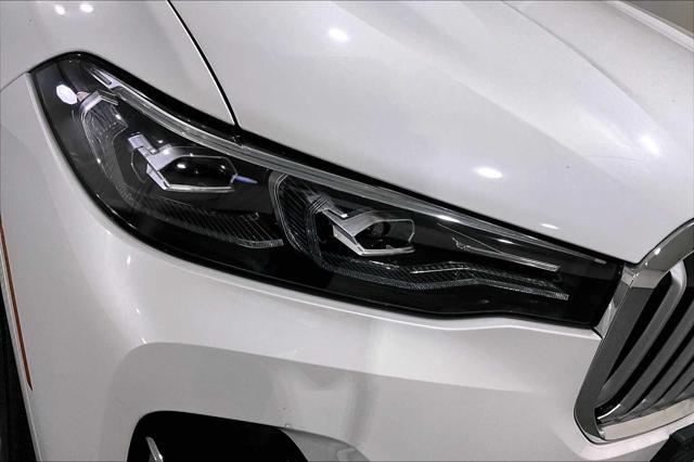 Photo of 2022 Mineral White Metallic BMW X7