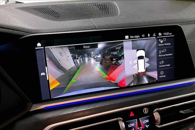 Photo of 2022 Mineral White Metallic BMW X7