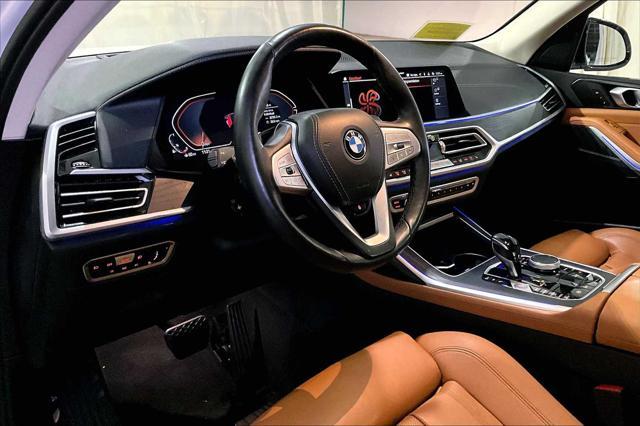 Photo of 2022 Mineral White Metallic BMW X7