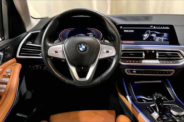 Photo of 2022 Mineral White Metallic BMW X7