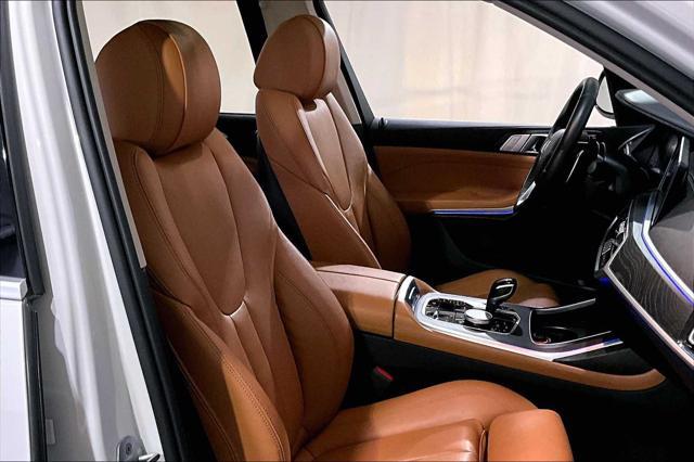 Photo of 2022 Mineral White Metallic BMW X7