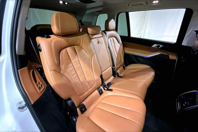Photo of 2022 Mineral White Metallic BMW X7