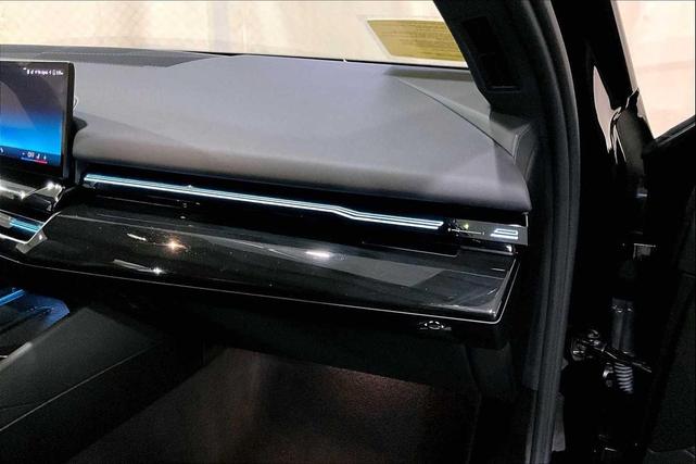 Photo of 2024 Carbon Black Metallic BMW 530
