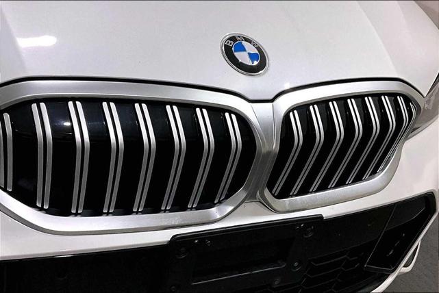 Photo of 2023 Mineral White Metallic BMW 330